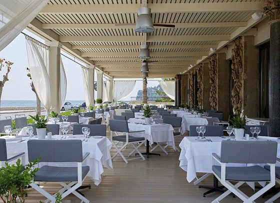 Mon Repos Palace