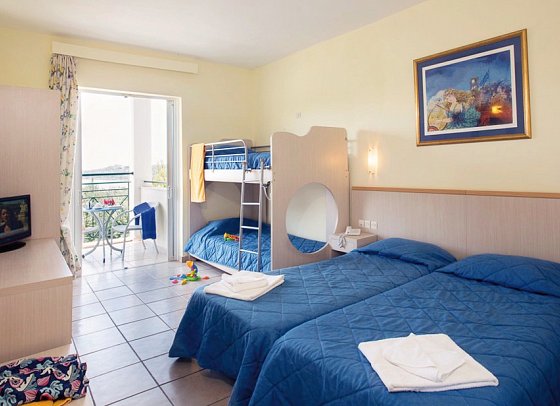 Mareblue Beach Corfu Resort - Wohnbeispiel Familienzimmer Gartenblick (Zimmercodierung FBG)
