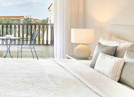 Grecotel LUXME Costa Botanica - Wohnbeispiel Family Room Private Balcony (Zimmercodierung FBG)