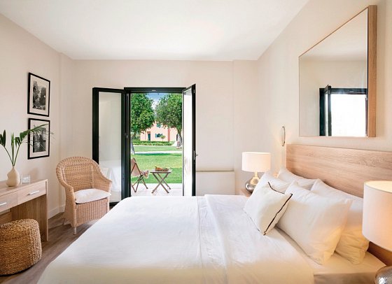Grecotel LUXME Costa Botanica - Wohnbeispiel Bungalow Botanica Veranda (Zimmercodierung BB1)