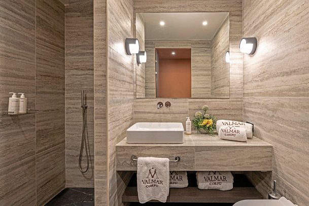 Valmar Corfu by Louis Hotels - Badbeispiel Doppelzimmer Superior Meeresfront (Zimmercodierung DSO)