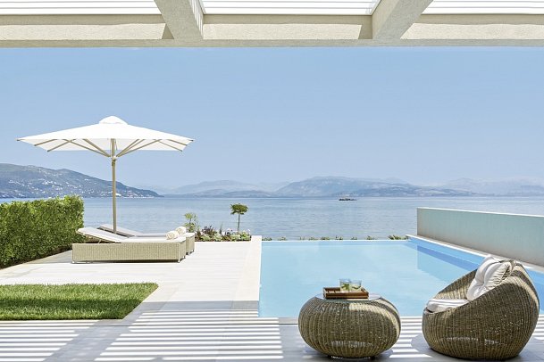 Ikos Dassia - Wohnbeispiel Suite Deluxe 1 Schlafzimmer Privat-Pool Strandseite (Zimmercodierung JDM)