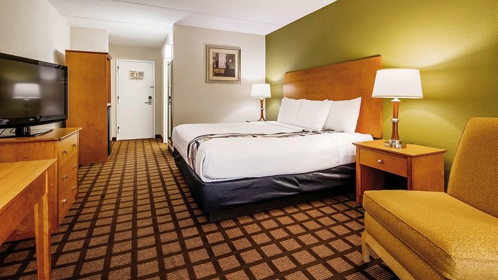 Best Western Plus Chicago Hillside - Wohnbeispiel Standard King (Zimmercodierung UG2)