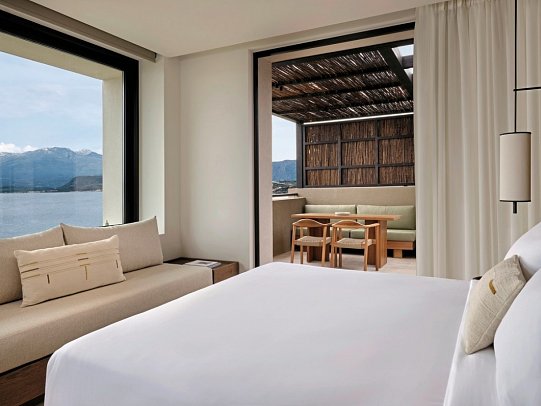 JW Marriott Crete Resort & Spa - Deluxe Room with Openair Whirlpool (Zimmercodierung DO1)