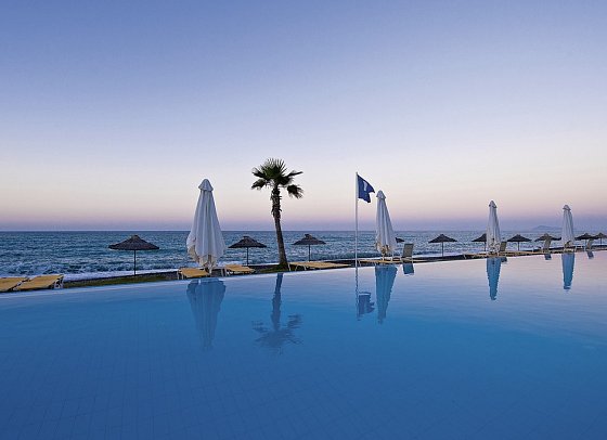 Giannoulis Grand Bay Beach Resort