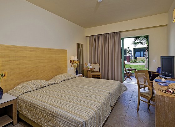 Giannoulis Grand Bay Beach Resort