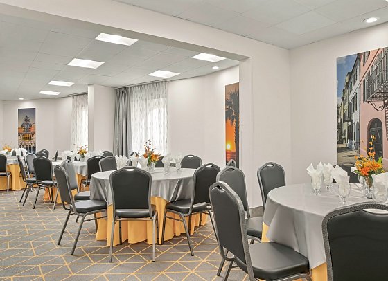Holiday Inn Riverview