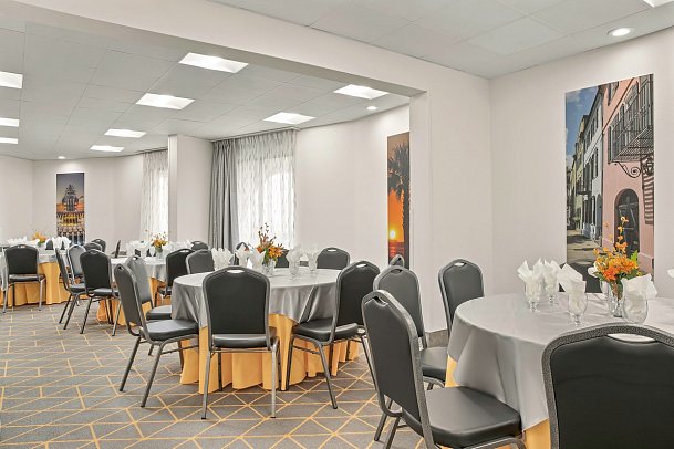 Holiday Inn Riverview