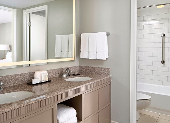 Embassy Suites Myrtle Beach - Kingston Plantation - Wohnbeispiel Badezimmer (Zimmercodierungen UG1 & UG3)