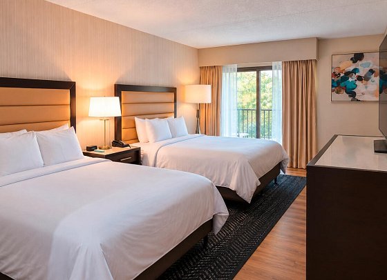 Crowne Plaza Resort Asheville - Wohnbeispiel Two Queen Standard balcony