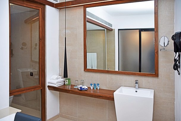 Goldi Sands Hotel - Badbeispiel Junior Suite (Zimmercodierung JB1)