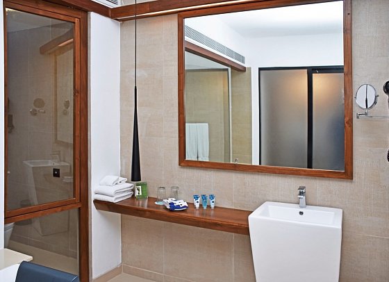 Goldi Sands Hotel - Badbeispiel Junior Suite (Zimmercodierung JB1)