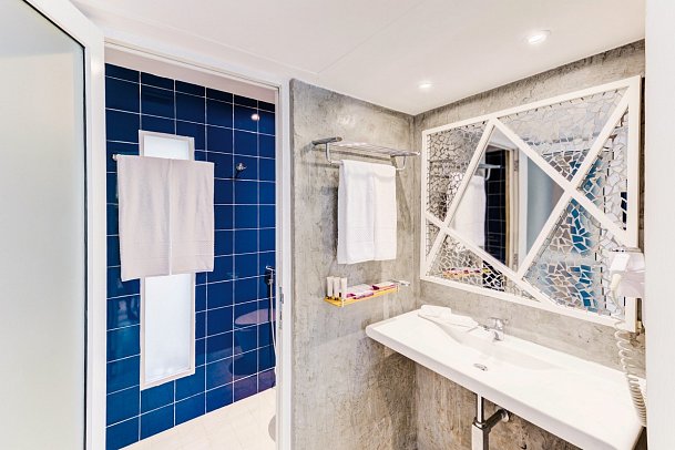 Trinco Blu by Cinnamon - Wohnbeispiel Bad Suite (Zimmercodierung WG1)