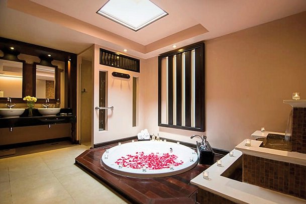 Siripanna Villa Resort & Spa Chiang Mai - Badbeispiel Royal Lanna Villa (Zimmercodierung VB1)