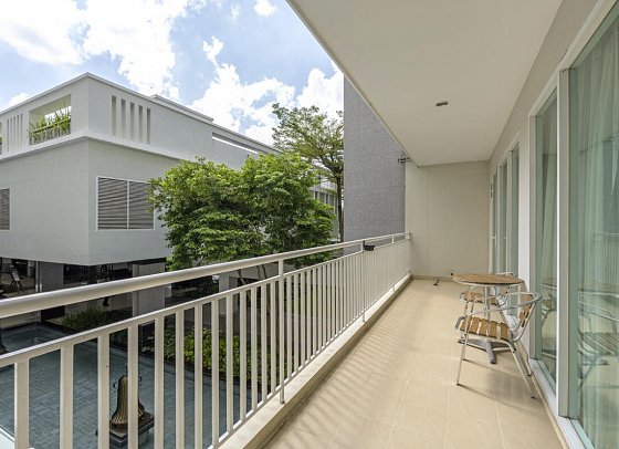Kantary Hills Hotel & Serviced Apartments, Chiang Mai - Balkonbeispiel 2 Bedroom Suite (Zimmercodierung WB2)
