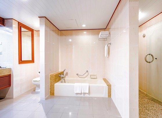 Centara Riverside Hotel Chiang Mai - Badbeispiel Junior Suite (Zimmercodierung JB1)