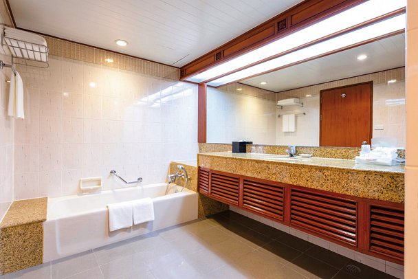 Centara Riverside Hotel Chiang Mai - Badbeispiel Deluxe, Premier, Premium Deluxe (Zimmercodierungen UD1, UM1 & UM3)