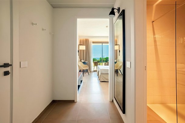 Mangia's Torre del Barone Resort - Wohnbeispiel Doppelzimmer Meerblick (Zimmercodierung DBM)