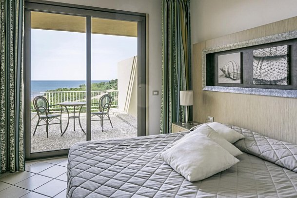 MClub Cala Regina - Wohnbeispiel Doppelzimmer Superior Meerblick (Zimmercodierung DSM)