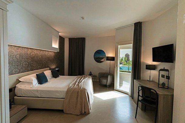 Grand Hotel Faraglioni - Wohnbeispiel Doppelzimmer Superior Meerblick (Zimmercodierung DSM)