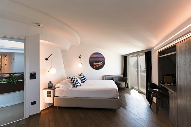 Grand Hotel Faraglioni - Wohnbeispiel Doppelzimmer Deluxe (Zimmercodierung DD1)