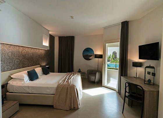 Grand Hotel Faraglioni - Wohnbeispiel Doppelzimmer Superior Meerblick (Zimmercodierung DSM)