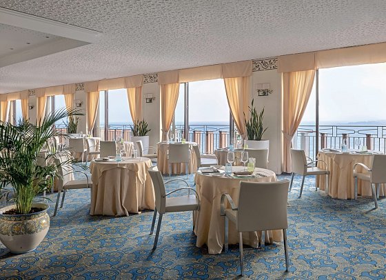 UNAHOTELS Capotaormina