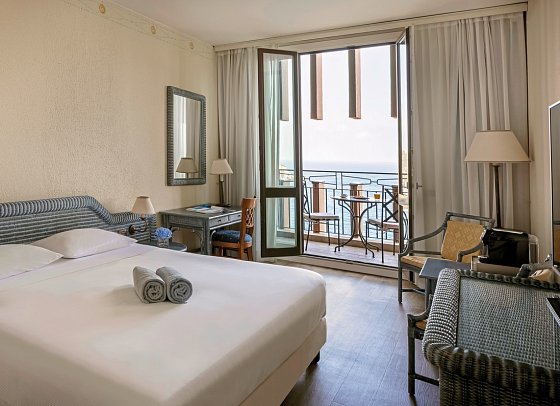 UNAHOTELS Capotaormina - Wohnbeispiel Doppelzimmer Deluxe Meerblick (Zimmercodierung DDM)