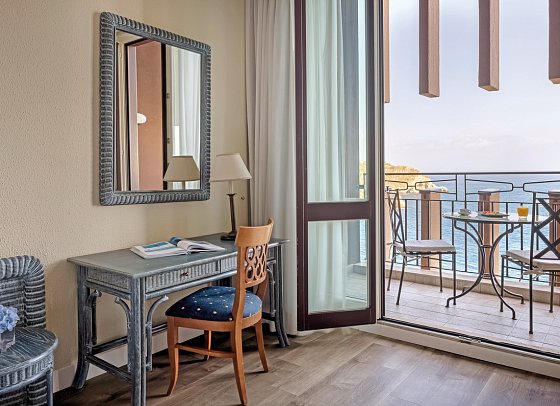 UNAHOTELS Capotaormina - Wohnbeispiel Doppelzimmer Deluxe Meerblick (Zimmercodierung DDM)