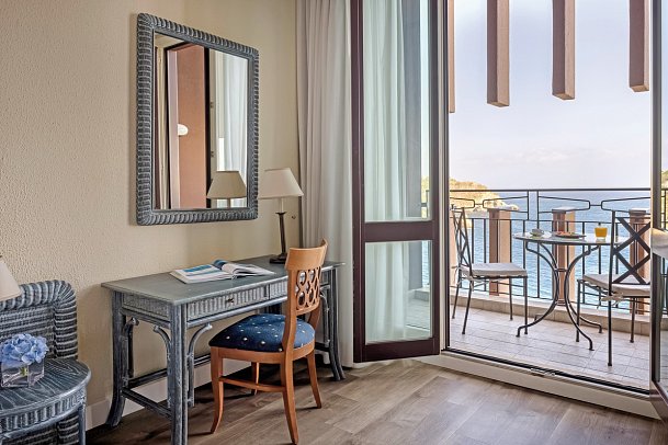 UNAHOTELS Capotaormina - Wohnbeispiel Doppelzimmer Deluxe Meerblick (Zimmercodierung DDM)