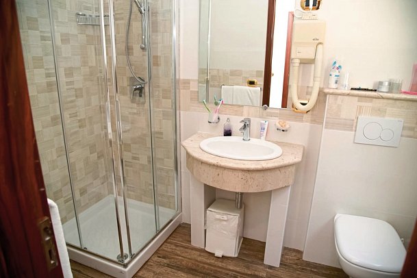 Villa Bianca Resort - Wohnbeispiel Doppelzimmer Meerblick (Zimmercodierung DBM)