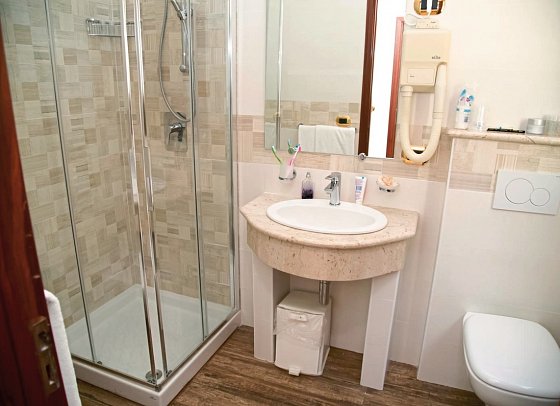 Villa Bianca Resort - Wohnbeispiel Doppelzimmer Meerblick (Zimmercodierung DBM)