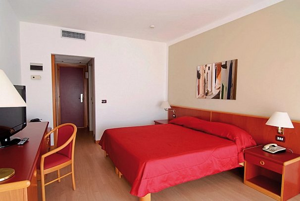 Hotel & Resort Torre Normanna - Wohnbeispiel Doppelzimmer (Zimmercodierungen DB1 & DE1)