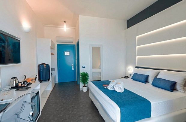 La Battigia - Wohnbeispiel Doppelzimmer Deluxe Meerblick (Zimmercodierung UDM)