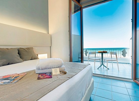 La Battigia - Wohnbeispiel Doppelzimmer Deluxe Meerblick (Zimmercodierung UDM)