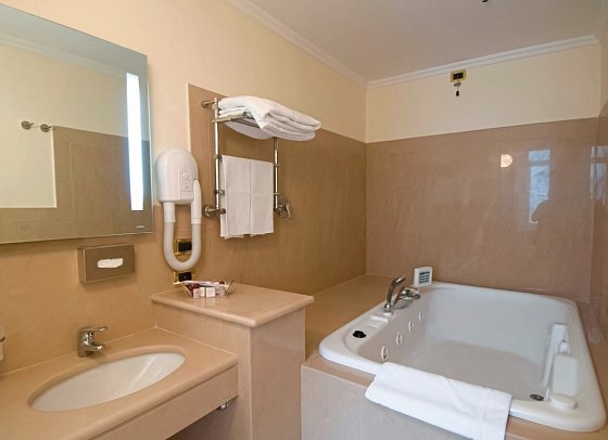 Grand Hotel Piazza Borsa - Wohnbeispiel Doppelzimmer Deluxe (Zimmercodierung DD1)
