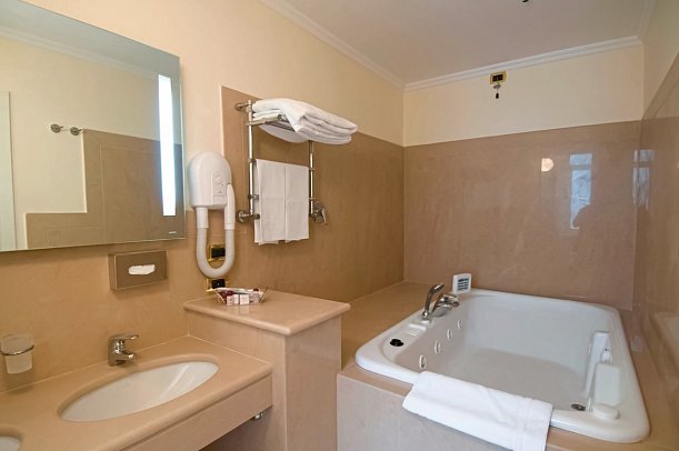 Grand Hotel Piazza Borsa - Wohnbeispiel Doppelzimmer Deluxe (Zimmercodierung DD1)