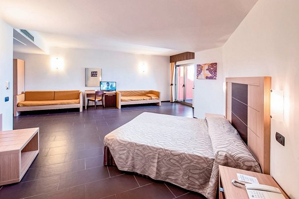 VOI Baia di Tindari Resort - Wohnbeispiel Vierbettzimmer (Zimmercodierung RB1)