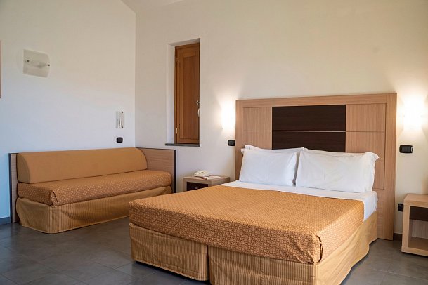 VOI Baia di Tindari Resort - Wohnbeispiel Dreibettzimmer (Zimmercodierung TB1)