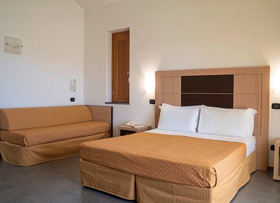 VOI Baia di Tindari Resort - Wohnbeispiel Dreibettzimmer (Zimmercodierung TB1)