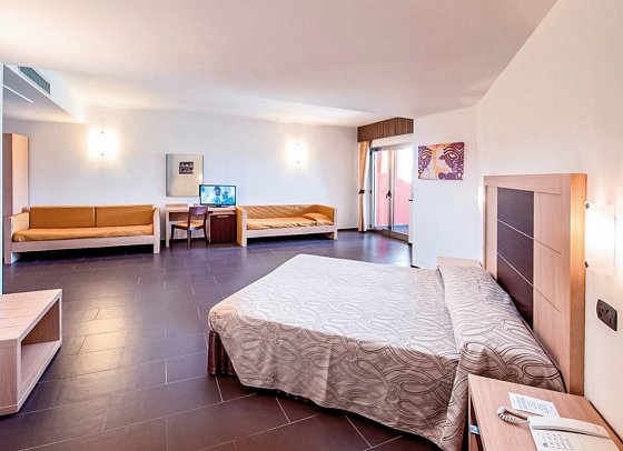 VOI Baia di Tindari Resort - Wohnbeispiel Vierbettzimmer (Zimmercodierung RB1)