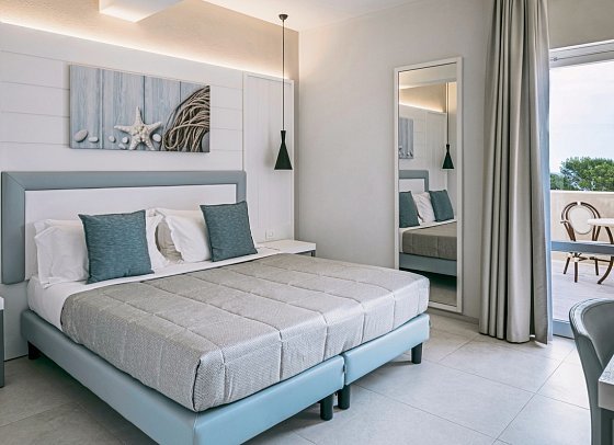 Mangia's Pollina Resort - Wohnbeispiel Doppelzimmer Superior Meerblick (Zimmercodierung DSM)