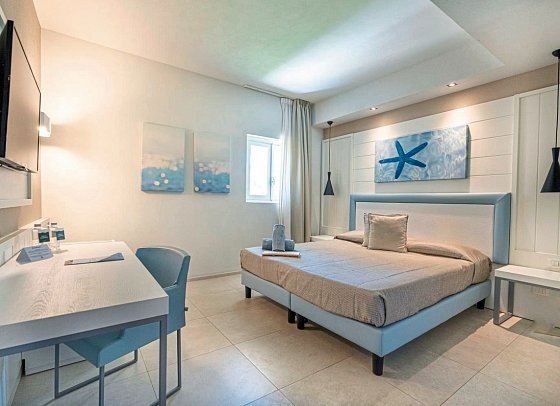 Mangia's Pollina Resort - Wohnbeispiel Doppelzimmer Meerblick (Zimmercodierung DBM)