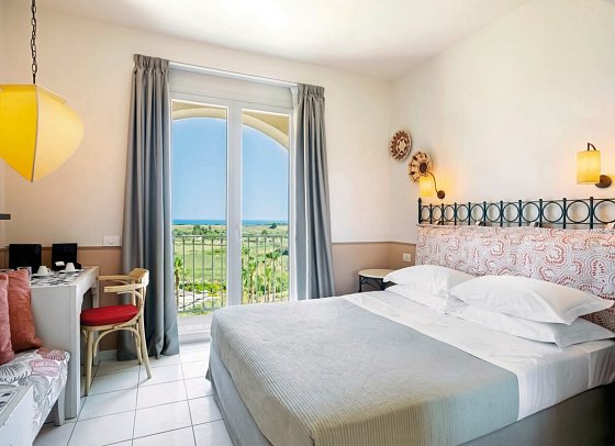 Mangia’s Selinunte Resort - Wohnbeispiel Doppelzimmer Superior Meerblick (Zimmercodierung DSM)