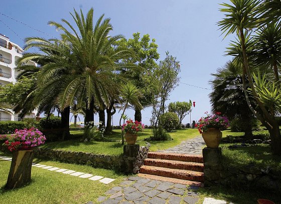 Delta Hotels by Marriott Giardini Naxos - Außenanlage