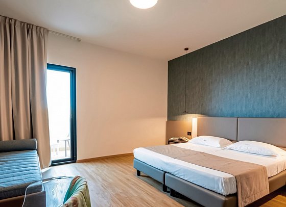 Costa Verde - Wohnbeispiel Dreibettzimmer Komfort (Zimmercodierung DF3)