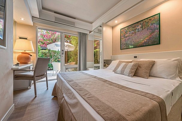 Acacia Resort - Wohnbeispiel Doppelzimmer Komfort Gartenblick (Zimmercodierung DFG)