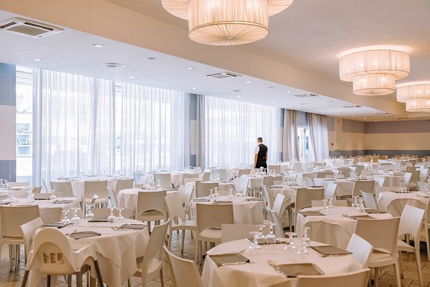 Mangia’s Brucoli, Sicily, Autograph Collection