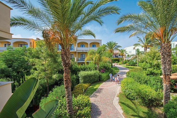 Serenusa Resort