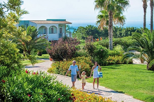 Serenusa Resort